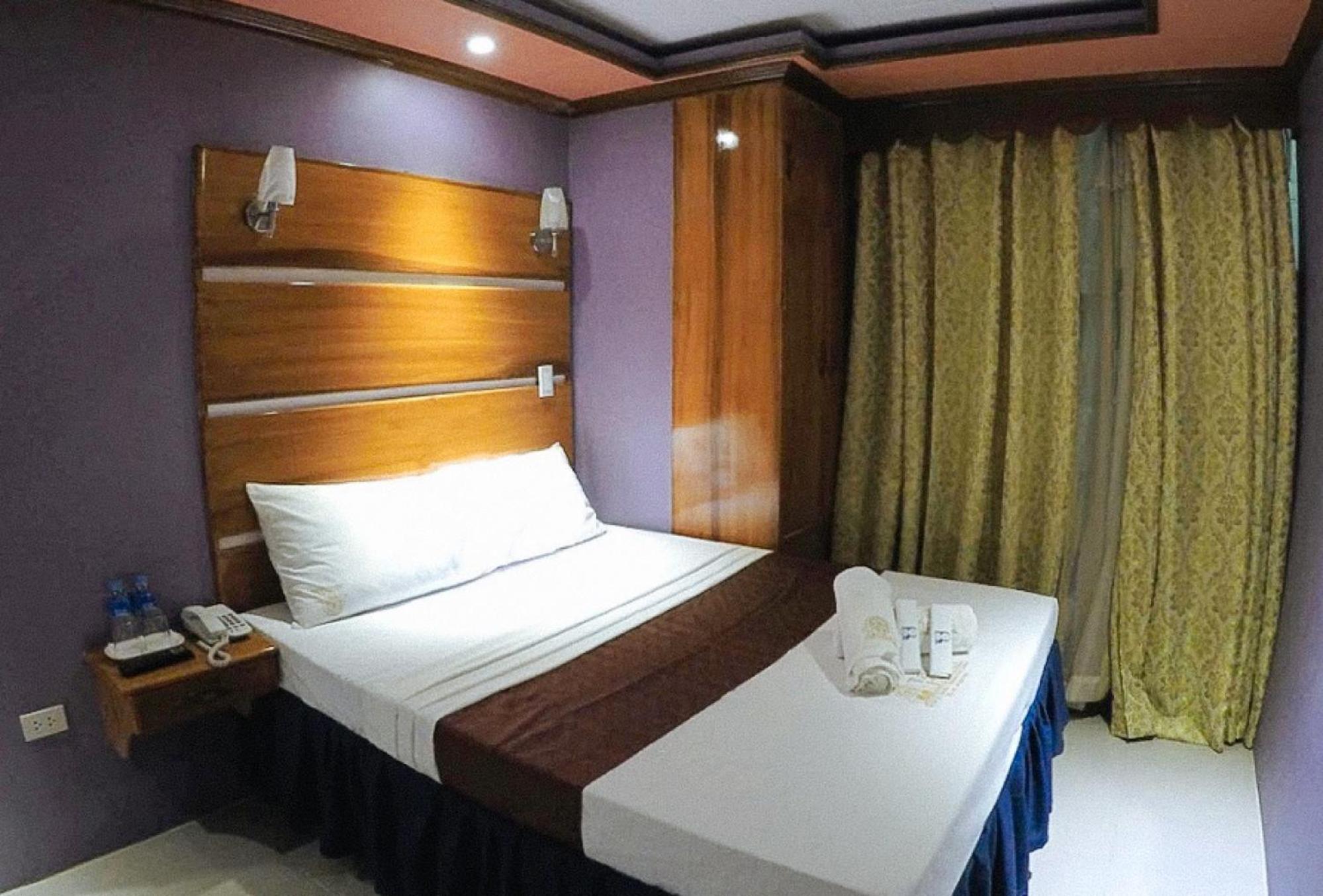 Reddoorz Plus @ Taj Hotel Tuguegarao Extérieur photo