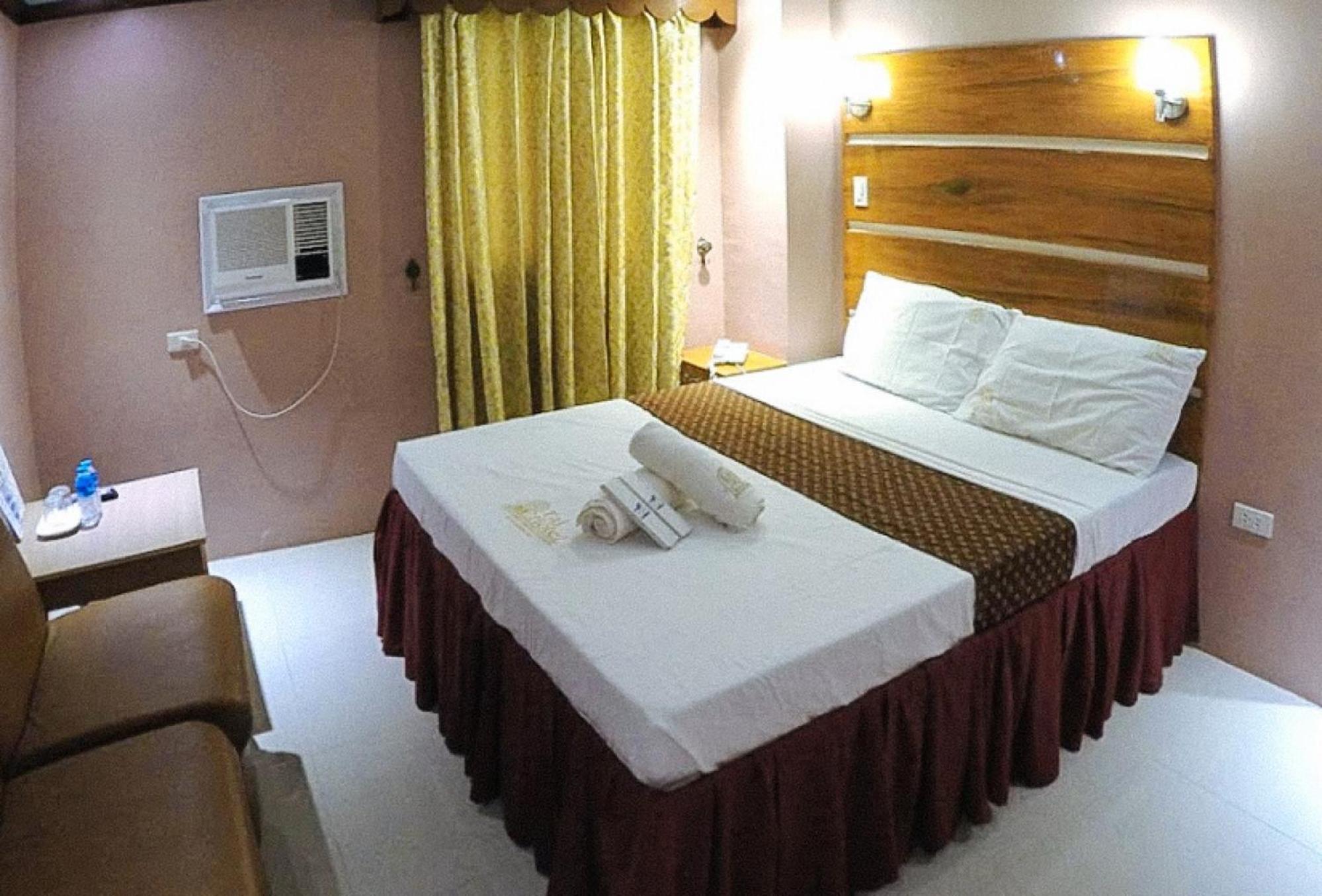 Reddoorz Plus @ Taj Hotel Tuguegarao Extérieur photo