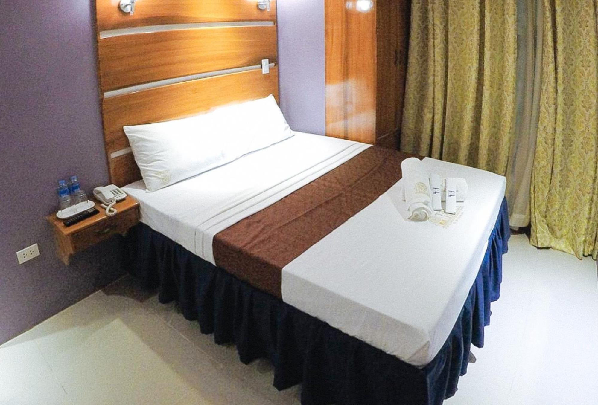 Reddoorz Plus @ Taj Hotel Tuguegarao Extérieur photo