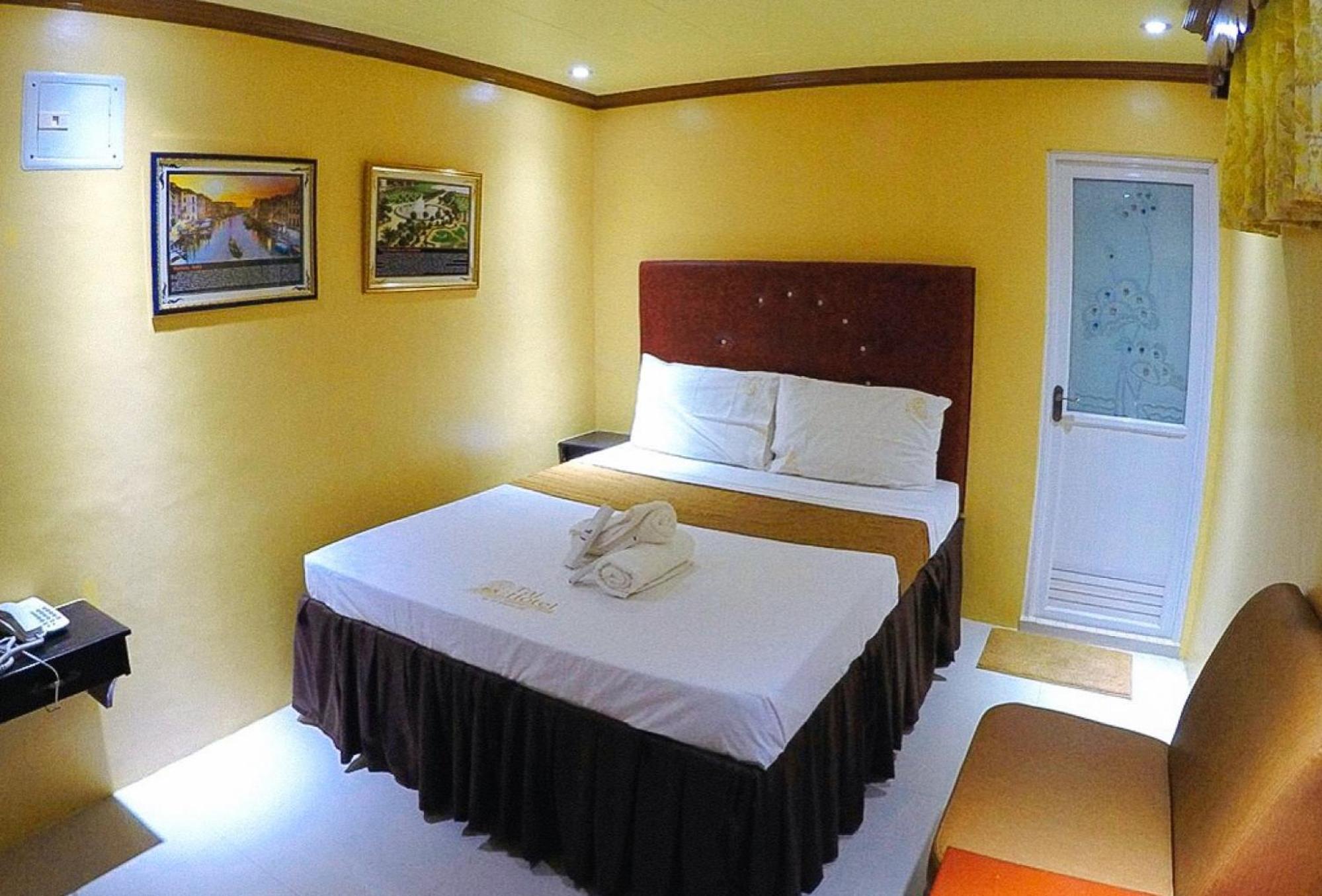 Reddoorz Plus @ Taj Hotel Tuguegarao Extérieur photo