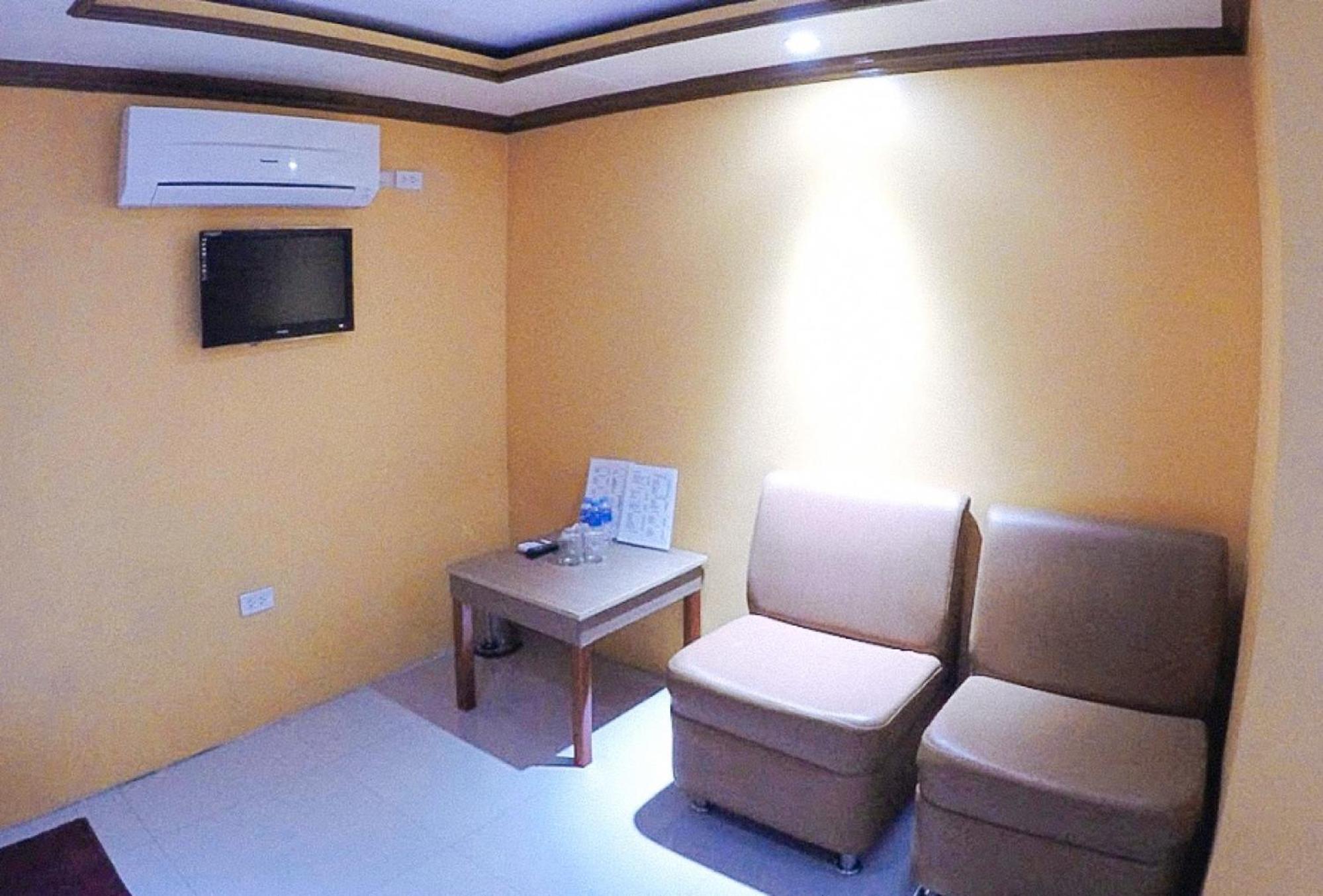 Reddoorz Plus @ Taj Hotel Tuguegarao Extérieur photo