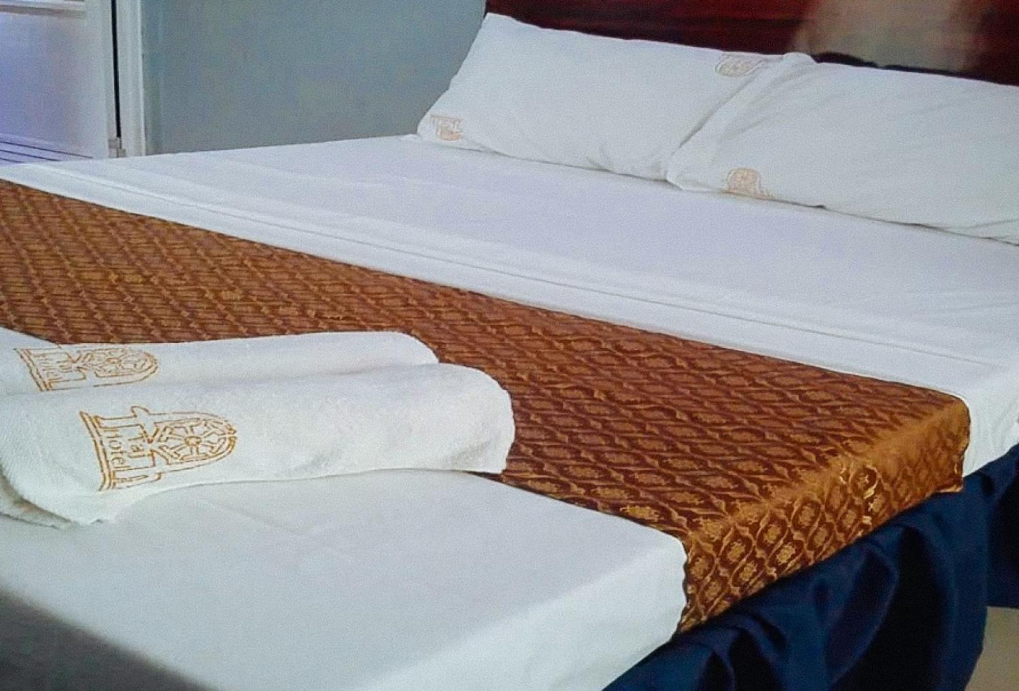 Reddoorz Plus @ Taj Hotel Tuguegarao Extérieur photo