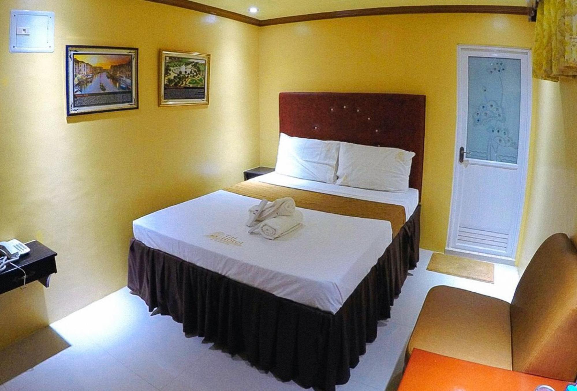 Reddoorz Plus @ Taj Hotel Tuguegarao Extérieur photo