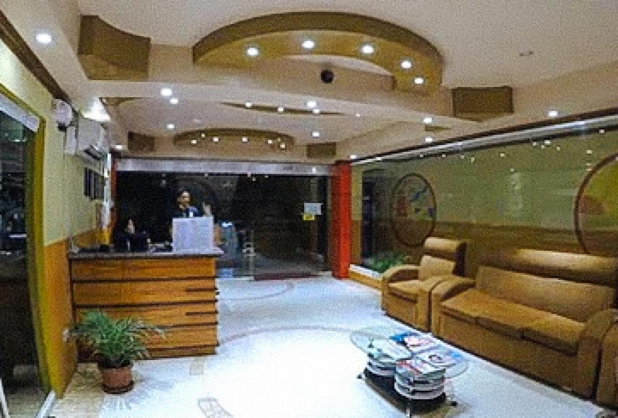 Reddoorz Plus @ Taj Hotel Tuguegarao Extérieur photo