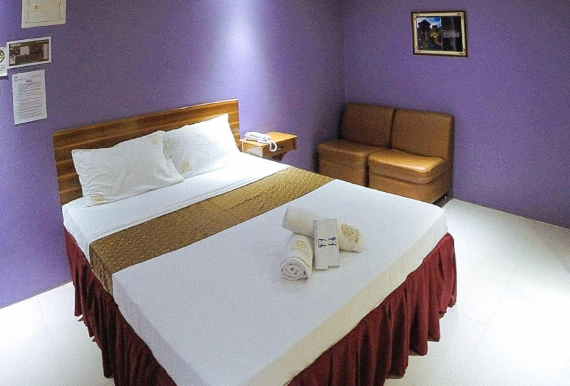 Reddoorz Plus @ Taj Hotel Tuguegarao Extérieur photo